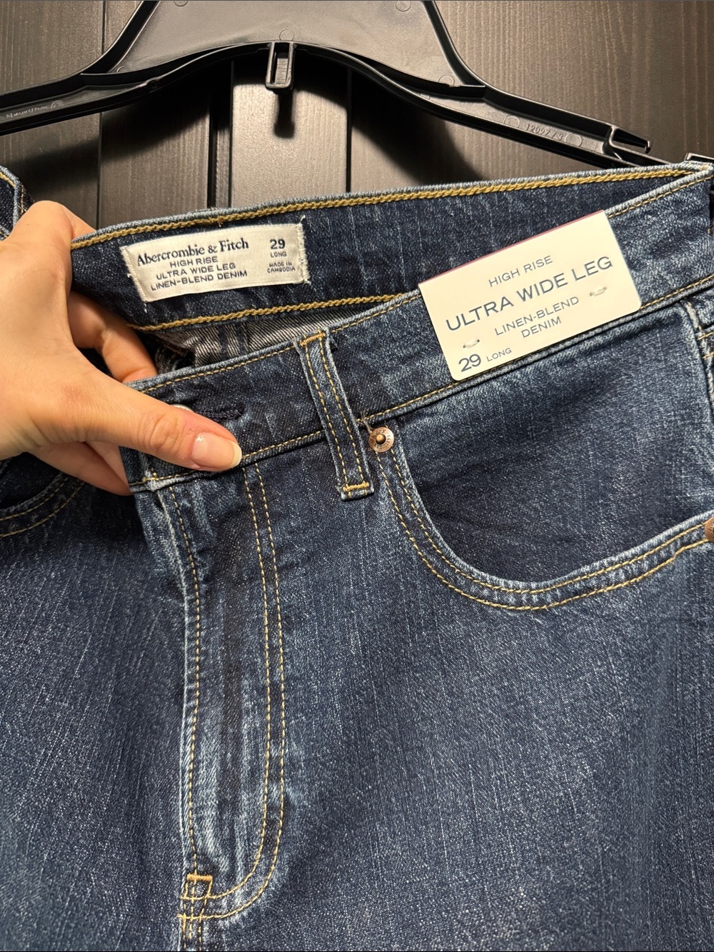 Abercrombie & Fitch High-Rise Ultra Wide Leg Jeans - Dark Indigo